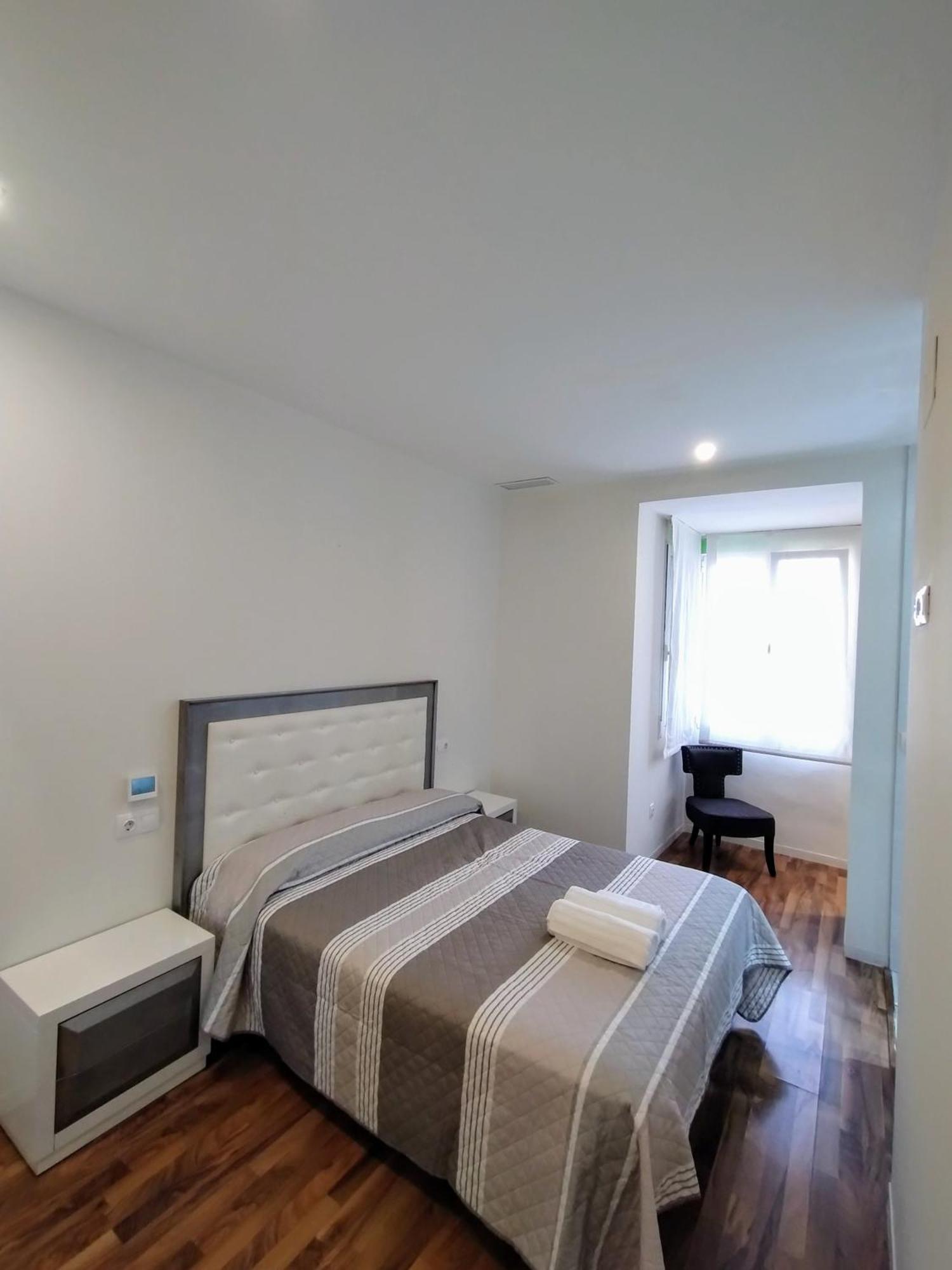 Alicante Suite Centro Habitacion Con Bano Privado — Fotos 1